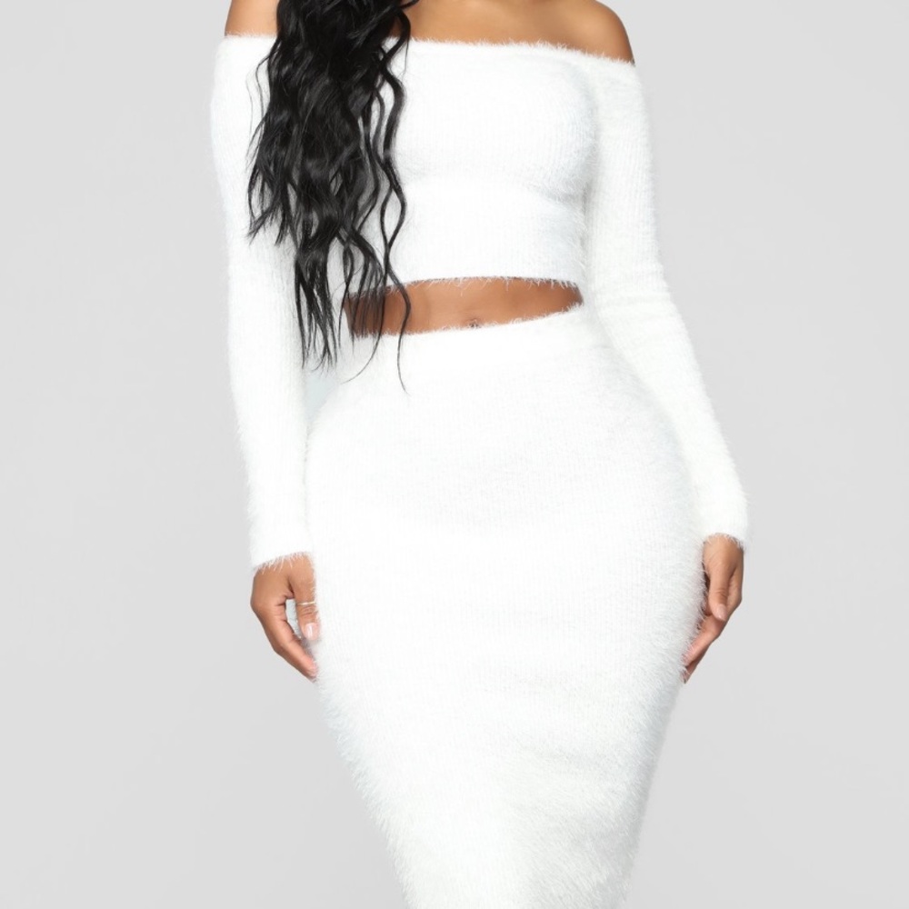 Two Piece Fuzzy Skirt Set ❄️